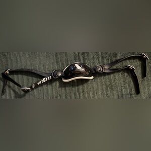 BOYS SCHUTT HARD CHIN STRAP
USED FOR ONE SEASON
ONE STRAP SHOWS SLIGHT WEAR